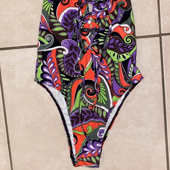 NWT!! Gorgeous One Piece Swimsuit - Picture 4 of 5